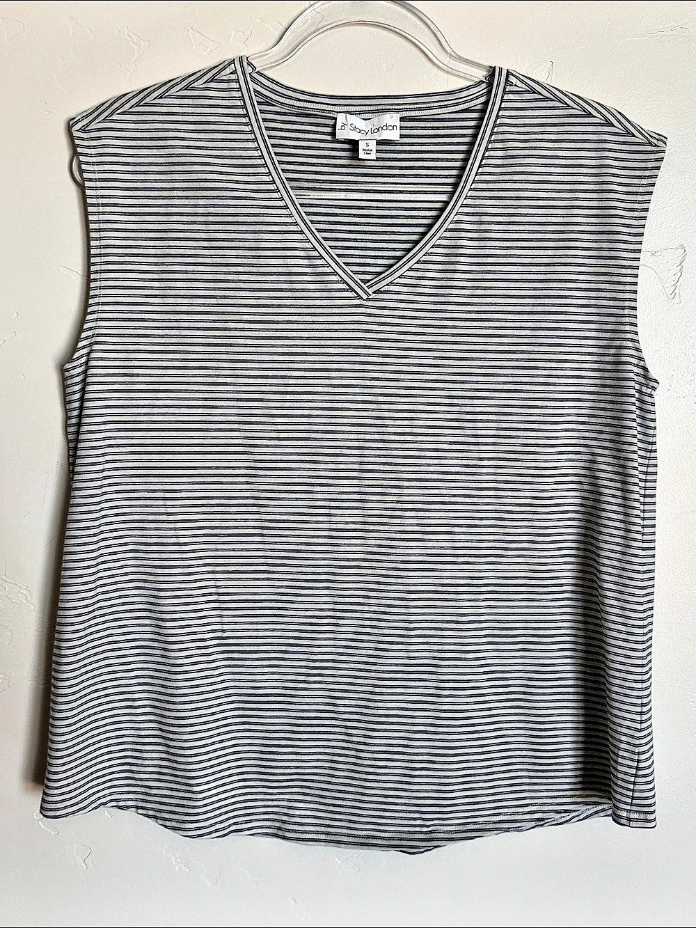 by Stacy London Striped V-Neck Tank Top in Blue & White Size Small